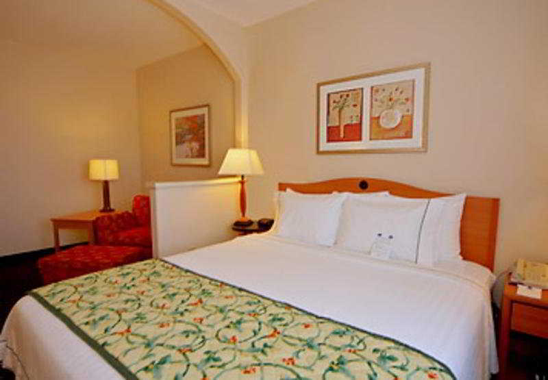 Comfort Inn & Suites Oakland Airport Δωμάτιο φωτογραφία