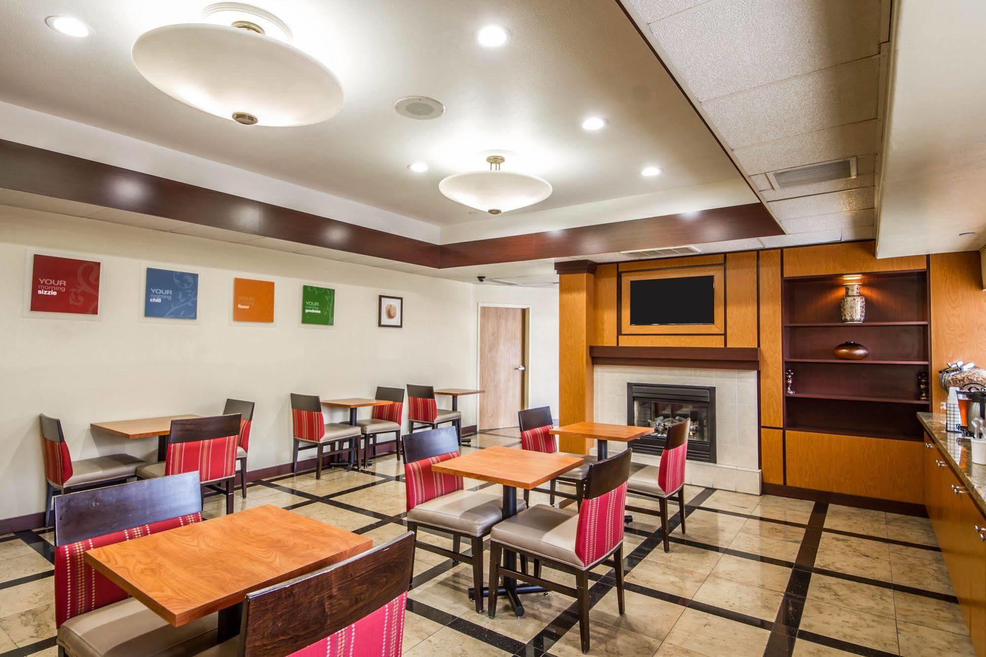 Comfort Inn & Suites Oakland Airport Εξωτερικό φωτογραφία